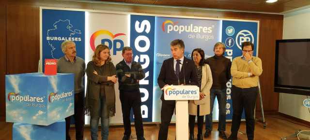 Ignacio Cosidó acompañado por candidatos al Congreso y el Senado por Burgos
