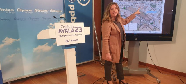 Cristina Ayala explica la propuesta del PP ante los medios de comunicación