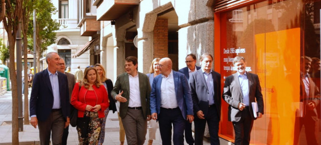 LLegada a la Junta Directiva Autonómica de Alfonso Fernández Mañueco junto a los candidatos populares
